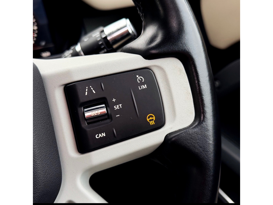 2021 Land Rover Defender - image 6