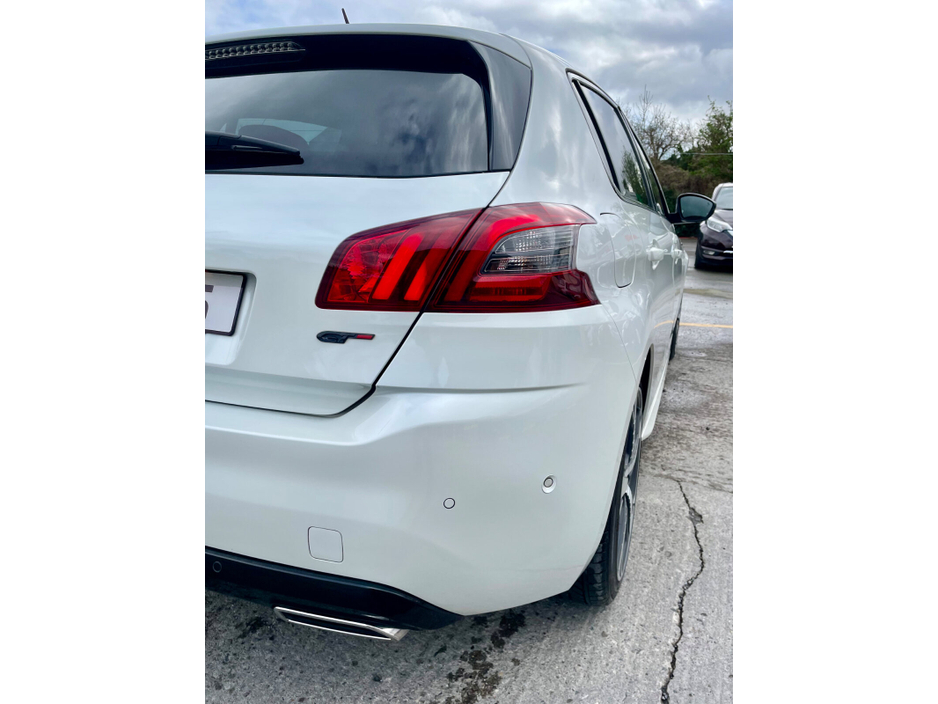 2018 Peugeot 308 - image 11