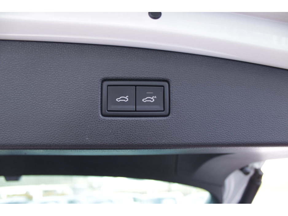 2019 Volkswagen Tiguan 2.0TDI 150BHP R-LINE EDITION 4 MOTION AUTOMATIC // 1 OWNER CAR WITH ONLY 95, 000KMS // BUY WITH CONFODENCE AA AND SIMI APPROVED DEALER 2025 // FINANCE ARRANGED // ALL TRADE INS WELCOME // €30,950