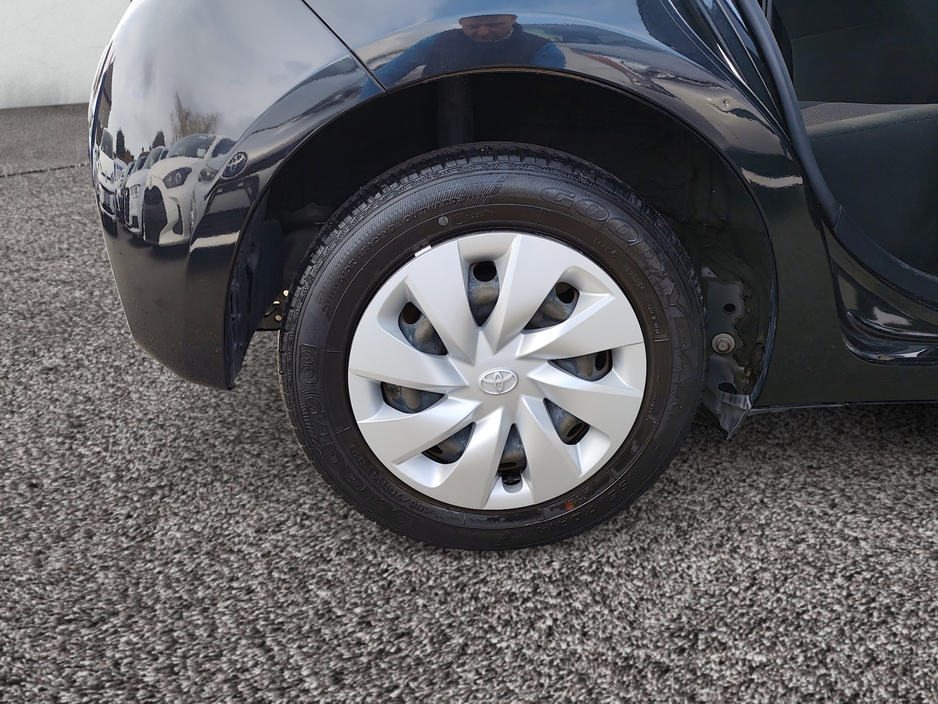 2018 Toyota Vitz - image 17