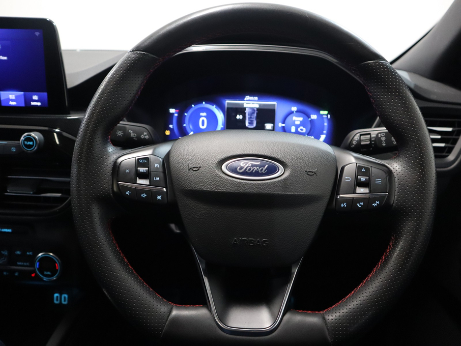 2022 Ford Kuga - image 10