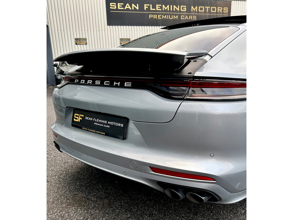 2022 Porsche Panamera 2+2 E-HY E-HYBRID CARBON TRIM €84,950