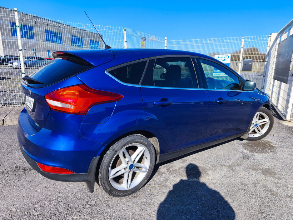 2015 Ford Focus - image 9