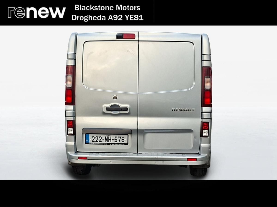 2022 Renault Trafic - image 10