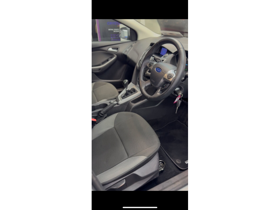 2011 Ford Focus - image 8