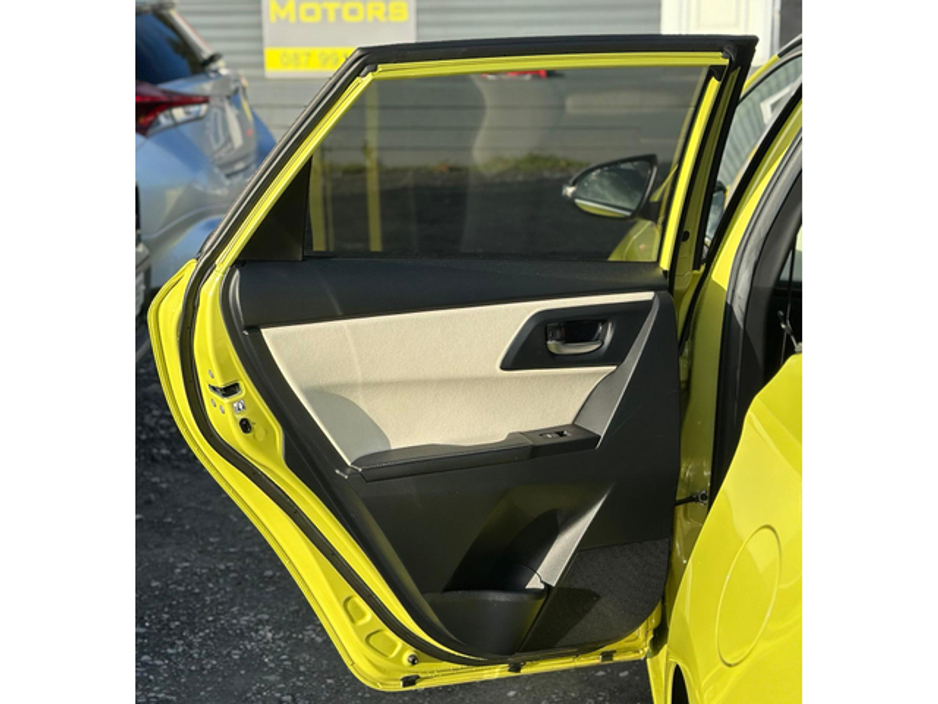 2016 Toyota Auris - image 8