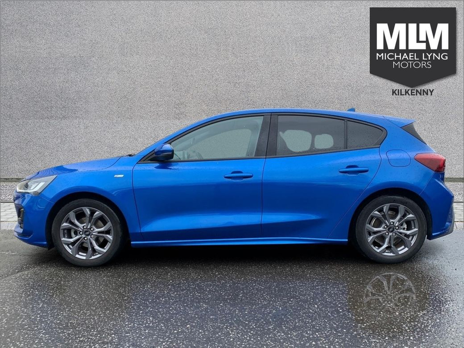 2023 Ford Focus - image 5