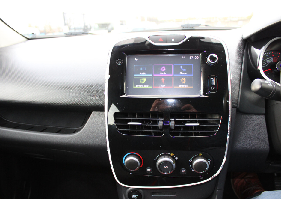 2017 Renault Clio - image 15