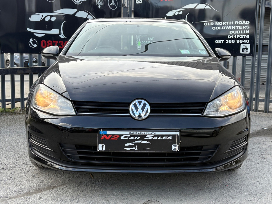 2013 Volkswagen Golf - image 2