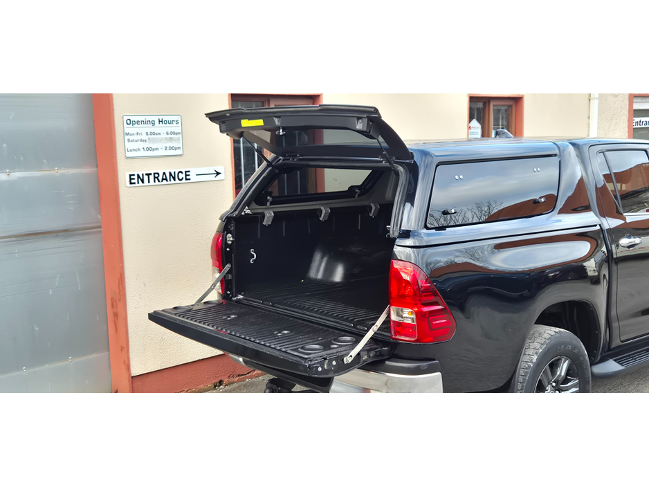 2022 Toyota Hilux - image 6