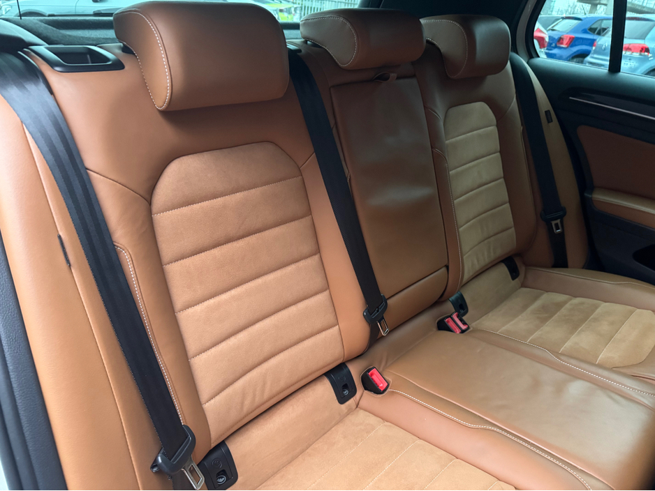 2015 Volkswagen Golf - image 10