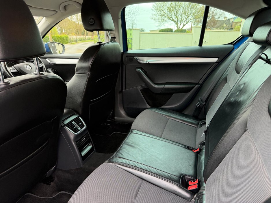 2020 Skoda Octavia - image 18