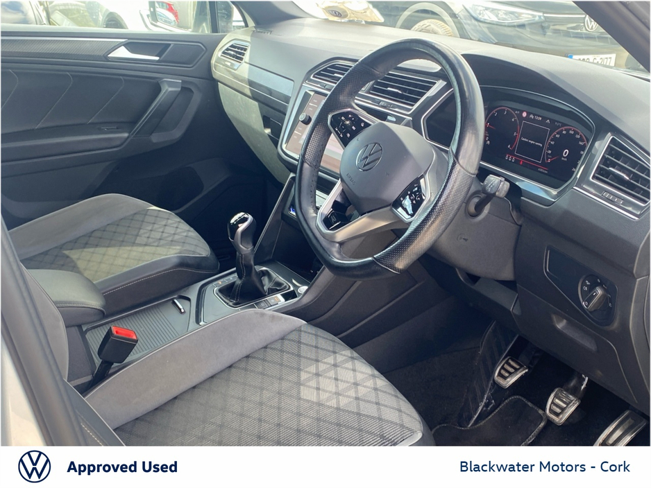 2023 Volkswagen Tiguan - image 4