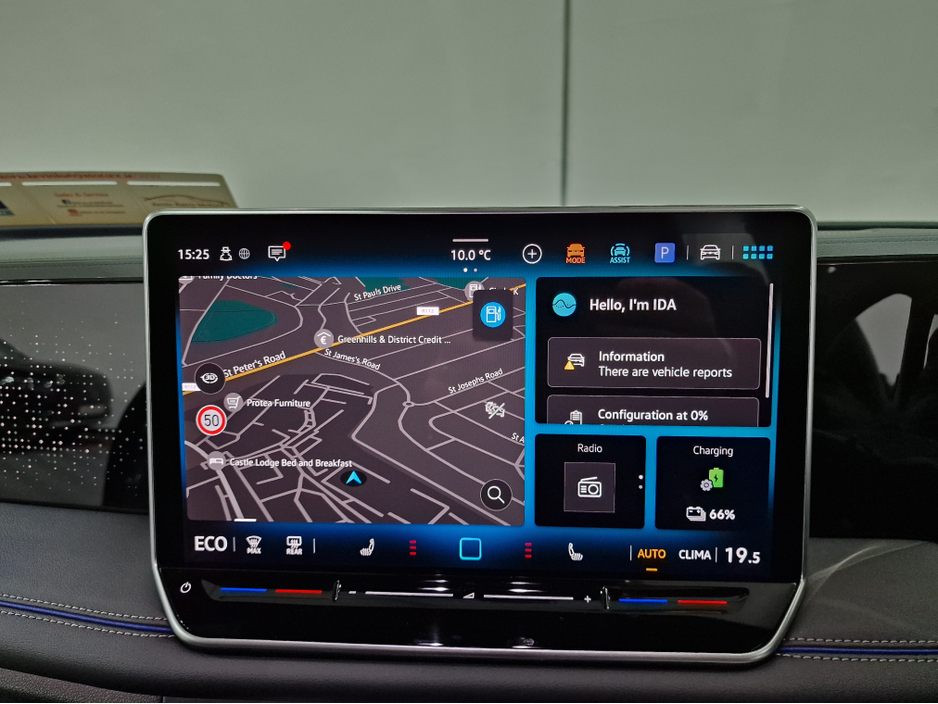 2025 Volkswagen Tiguan 1.5TSi PHEV R-LINE AUTOMATIC **ONE OWNER / NEW MODEL / APPLE CARPLAY / ADAPTIVE CRUISE CONTROL / BLIND SPOT ASSIST / HEATED & MASSAGE FRONT SEATS / HEATED STEERING WHEEL / WIRELESS PHONE CHARGING** €50,900