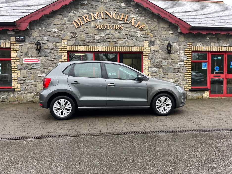 2015 Volkswagen Polo - image 2