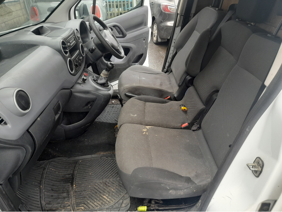 2011 Peugeot Partner - image 6