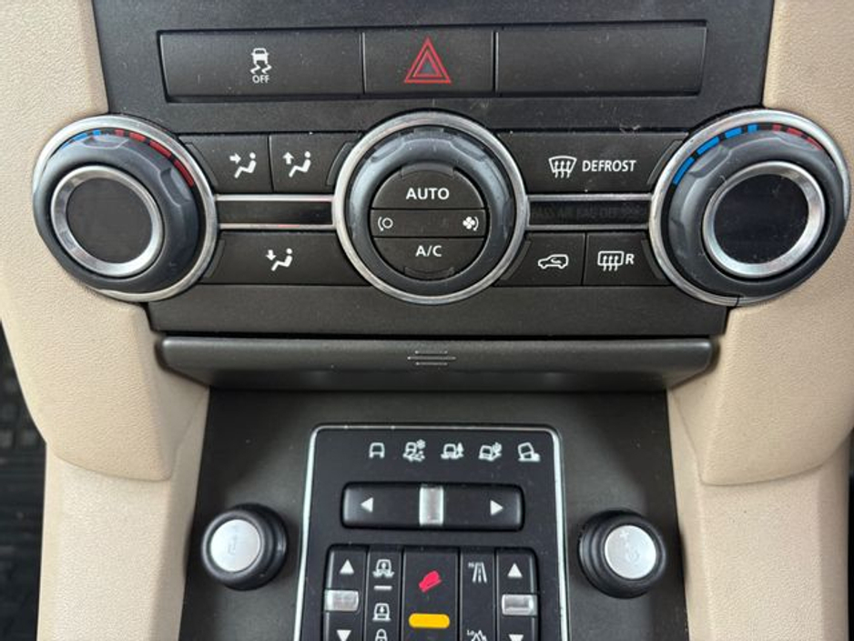 2012 Land Rover Discovery - image 28