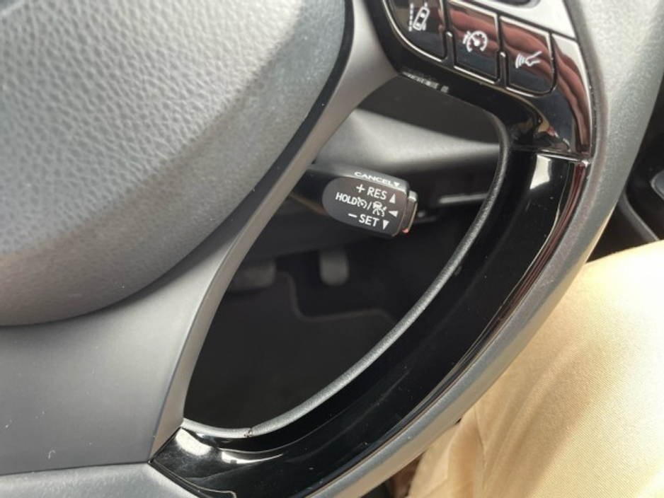 2022 Toyota C-HR SOL HYBRID // Remote Central Locking // Front Electric Windows // Rear Electric Windows // Electric Mirrors // Heated Mirrors €28,695