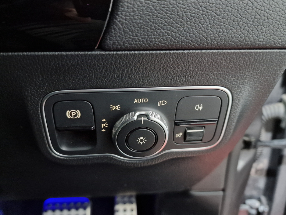 2023 Mercedes-Benz GLA Class 250E AMG LINE PREMIUM (PLUG IN HYBRID) AUTOMATIC **ONE OWNER / APPLE CARPLAY & ANDROID AUTO / BLIND SPOT ASSIST / HEATED FRONT SEATS / SAT NAV / REVERSE CAMERA / WIRELESS PHONE CHARGING** €40,900