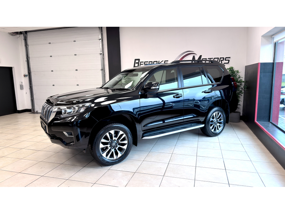 2023 Toyota Landcruiser - image 2