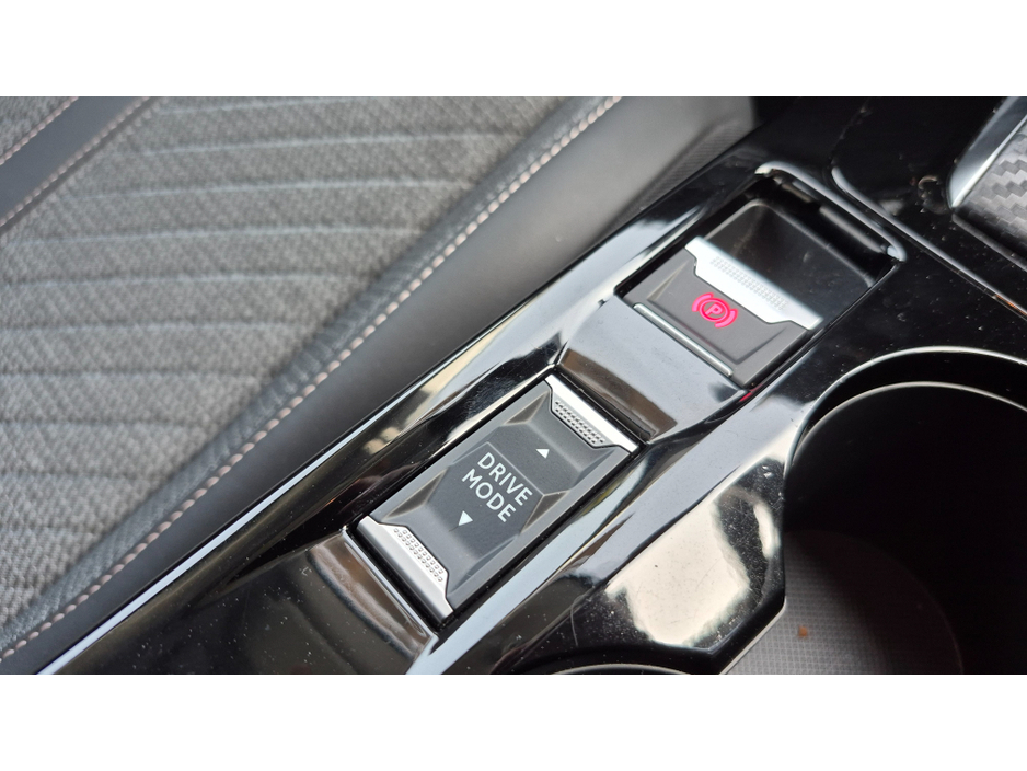 2025 Peugeot 208 - image 22