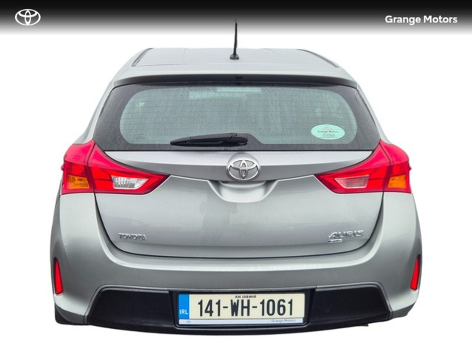 2014 Toyota Auris - image 5