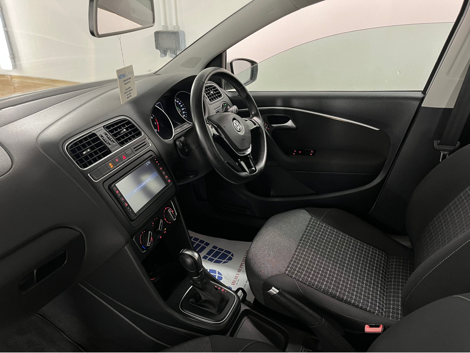 2014 Volkswagen Polo - image 23