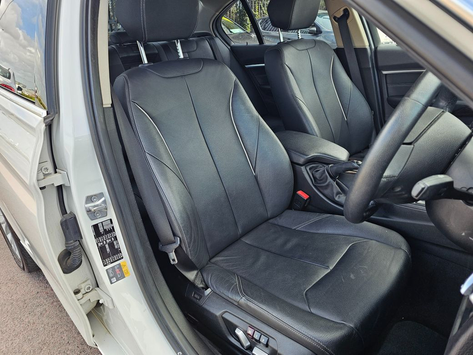 2016 BMW 3 Series - image 12