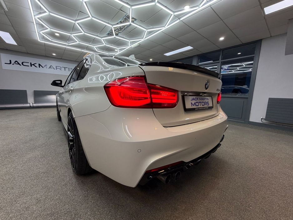 2017 BMW 3 Series - image 16