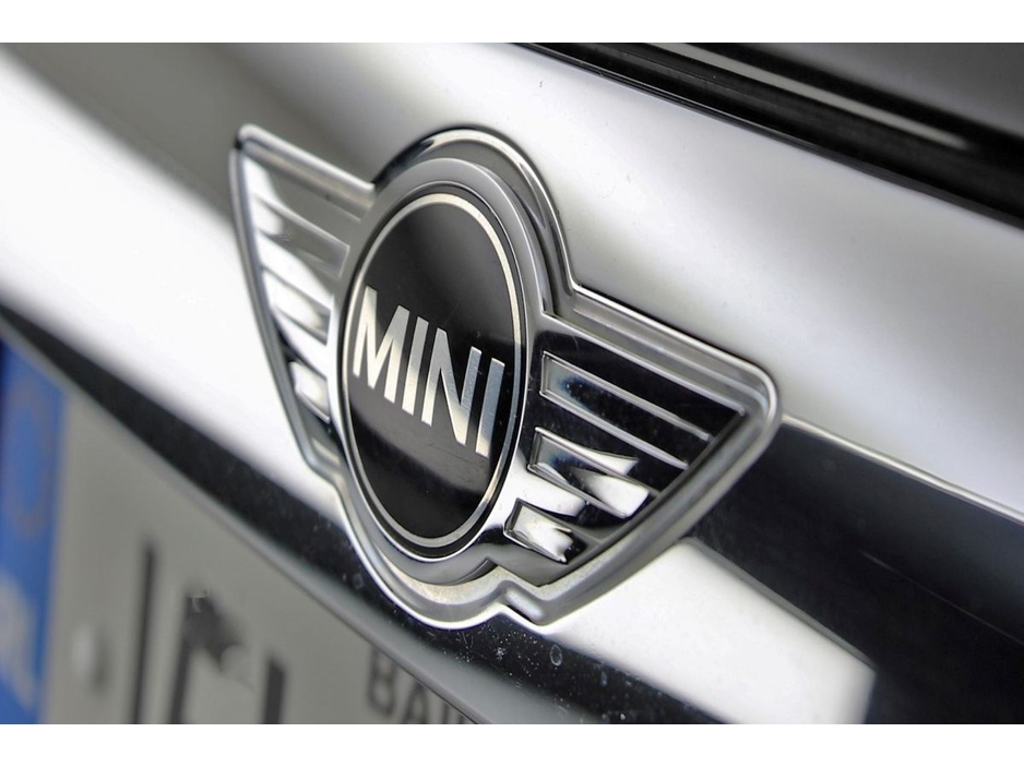 2016 MINI Hatch - image 28