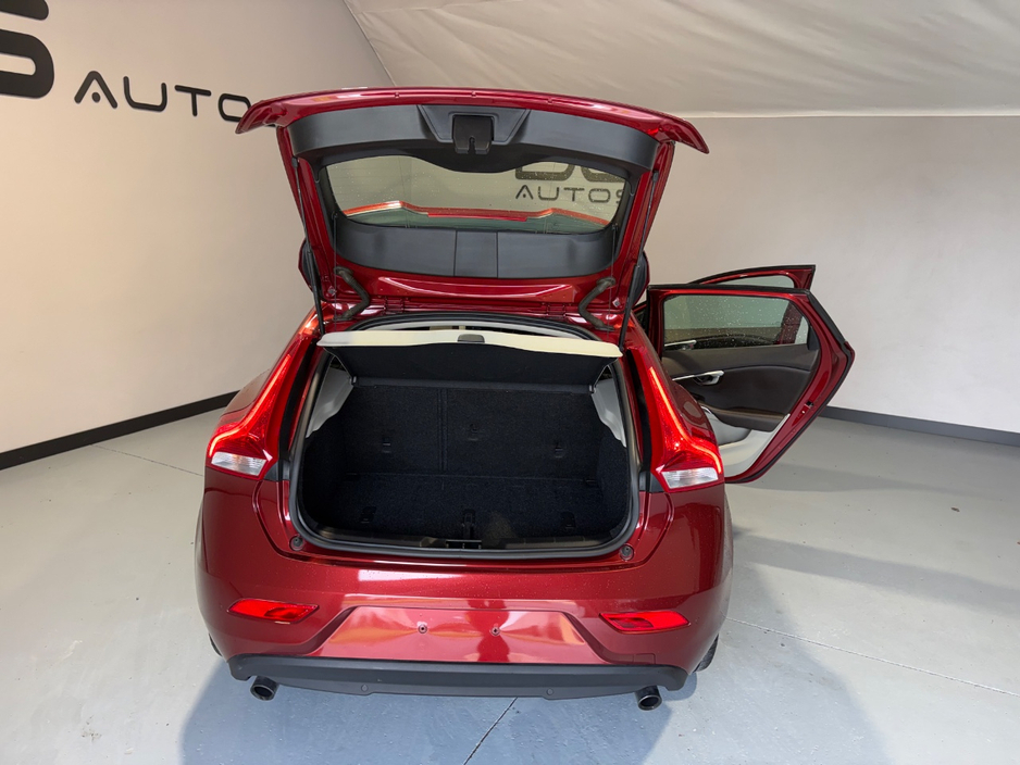 2013 Volvo V40 - image 15