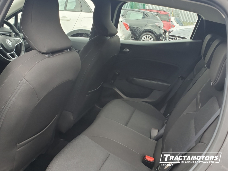 2023 Renault Clio - image 6