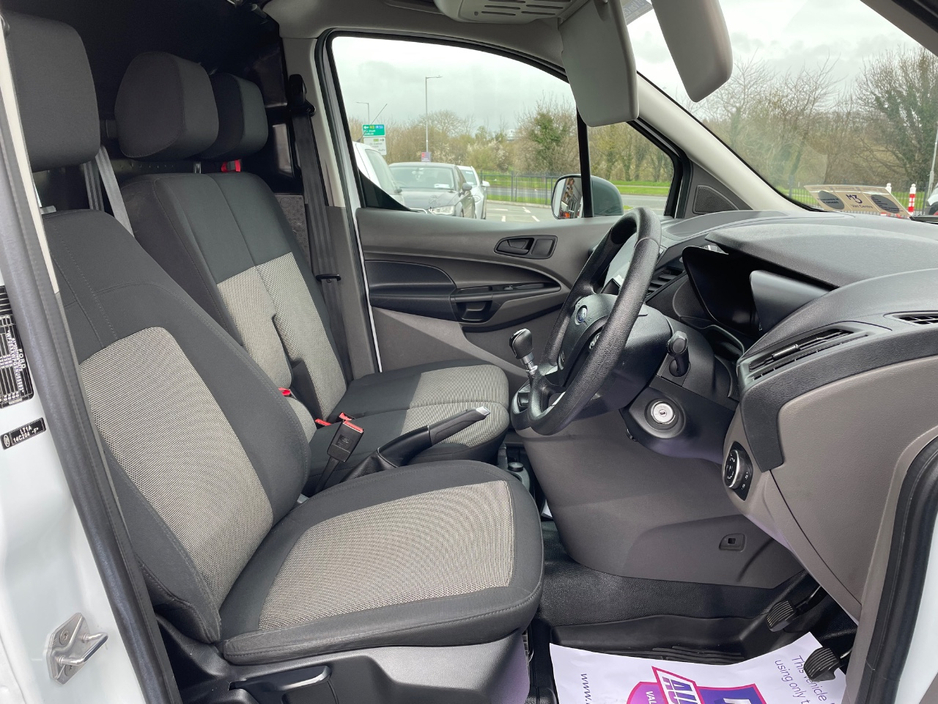 2022 Ford Transit Connect - image 9