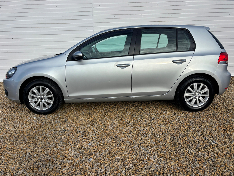 2011 Volkswagen Golf - image 12