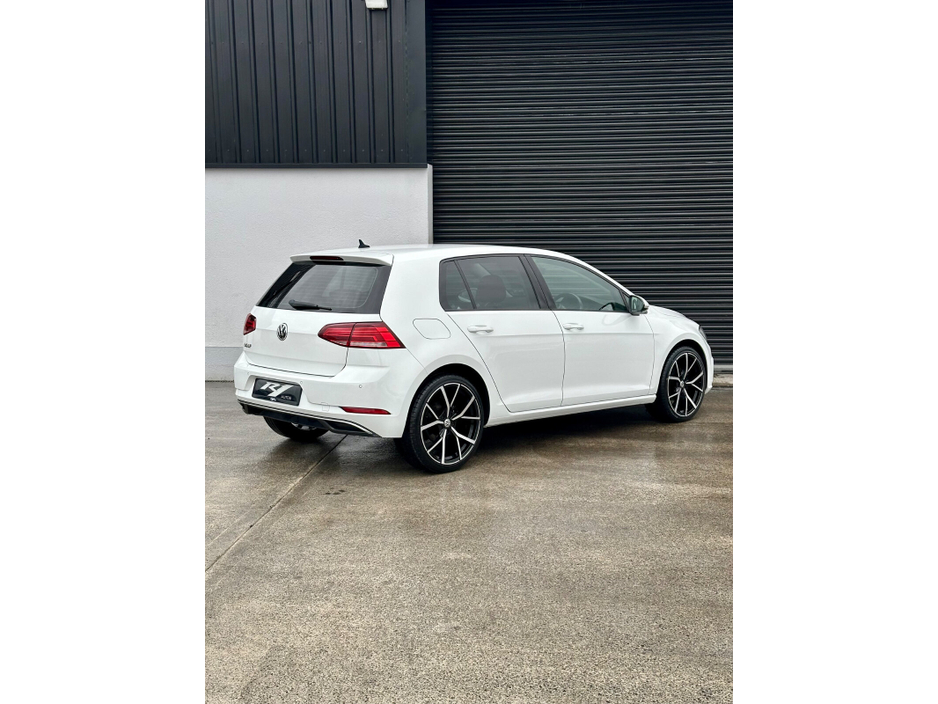 2018 Volkswagen Golf - image 8