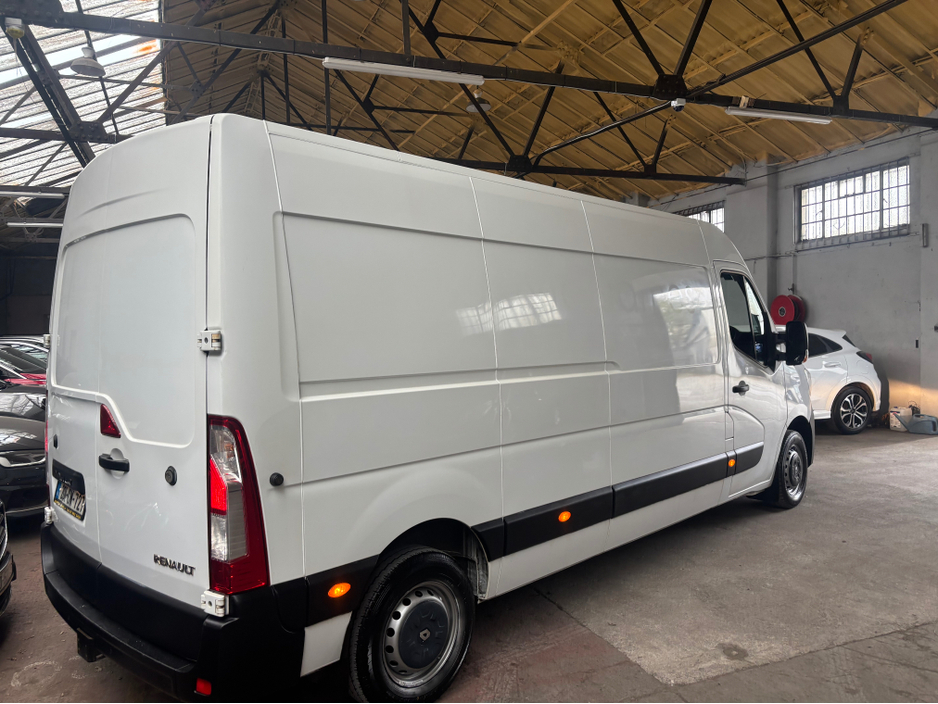 2020 Renault Master - image 4