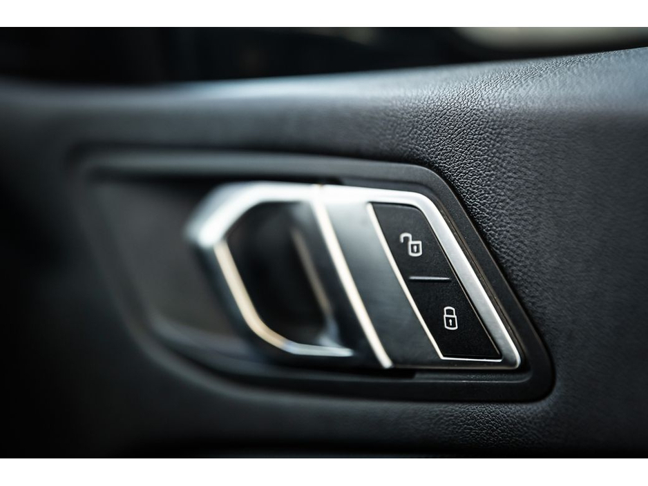 2022 BMW 1 Series - image 39