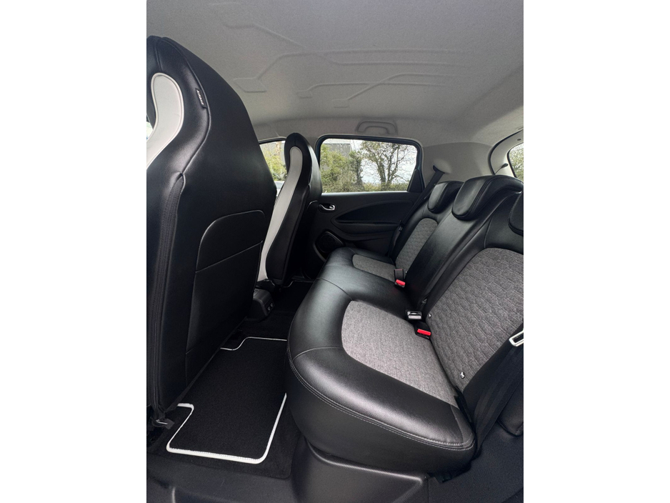 2020 Renault Zoe - image 22