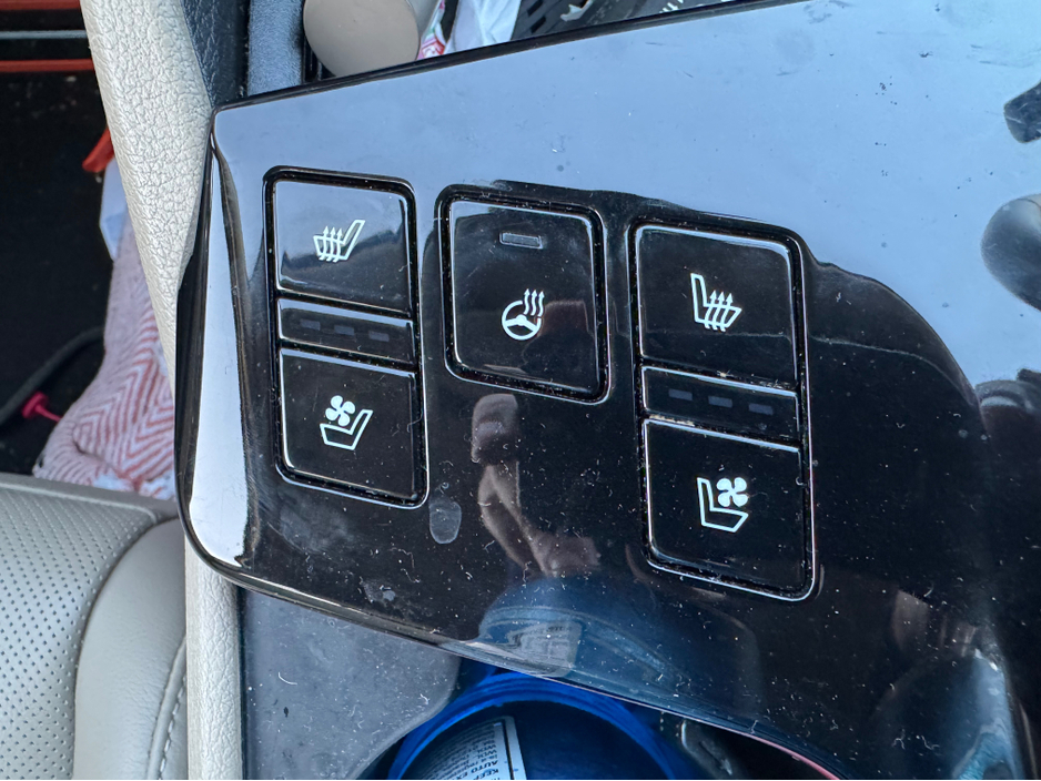 2023 Kia Sportage - image 12