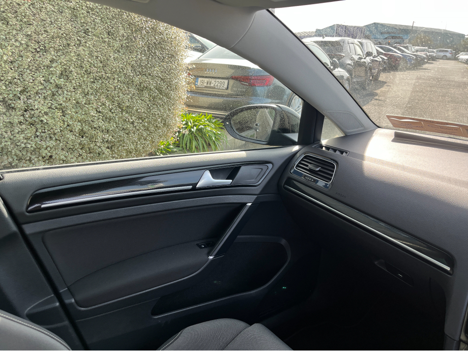 2016 Volkswagen Golf - image 15