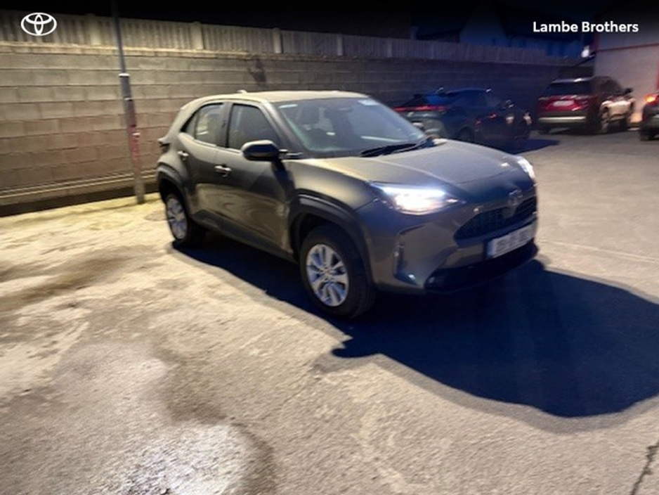 2025 Toyota Yaris Cross - image 3