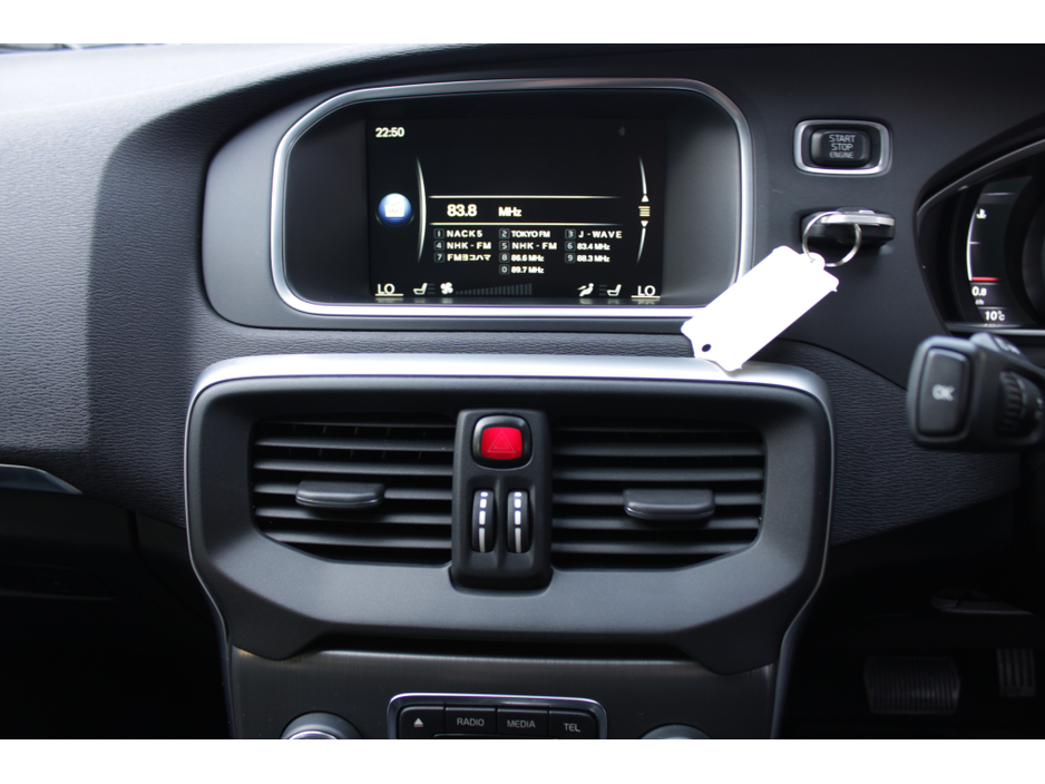 2016 Volvo V40 2.0D4 DYNAMIQUE EDITION 5DR HATCHBACK AUTOMATIC // 1 OWNER CAR WITH ONLY 56,000 KMS IN AS NEW CONDITION // BUY WITH CONFIDENCE AA AND SIMI APPROVED DEALER 2026 // FINANCE ARRANGED // TRADE INS WELCOME €15,950