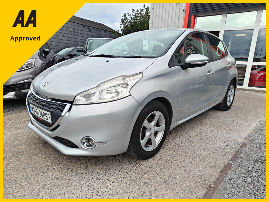 2014 Peugeot 208 - image 6