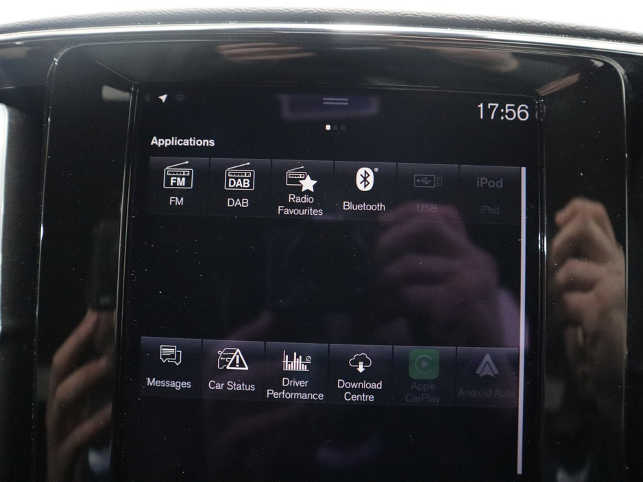 2023 Volvo XC40 - image 21