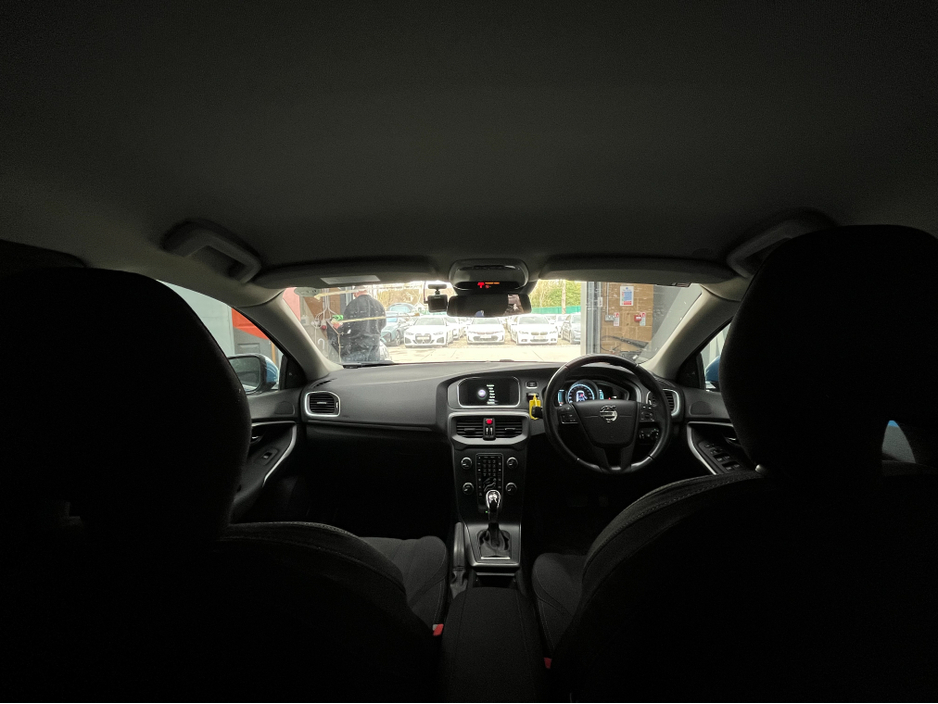 2015 Volvo V40 - image 12