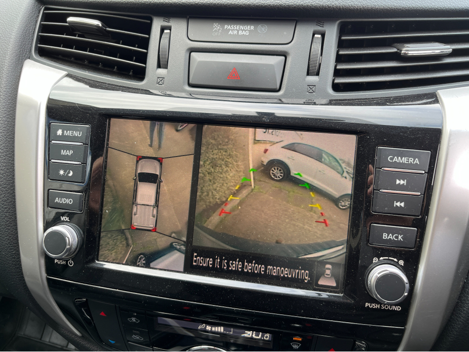 2019 Nissan Navara - image 21