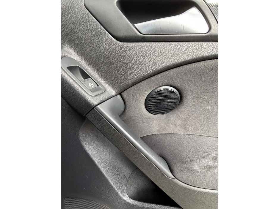 2010 Volkswagen Golf - image 30