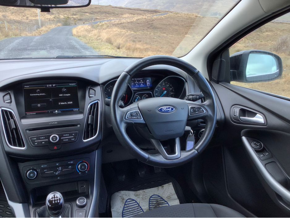 2016 Ford Focus - image 15