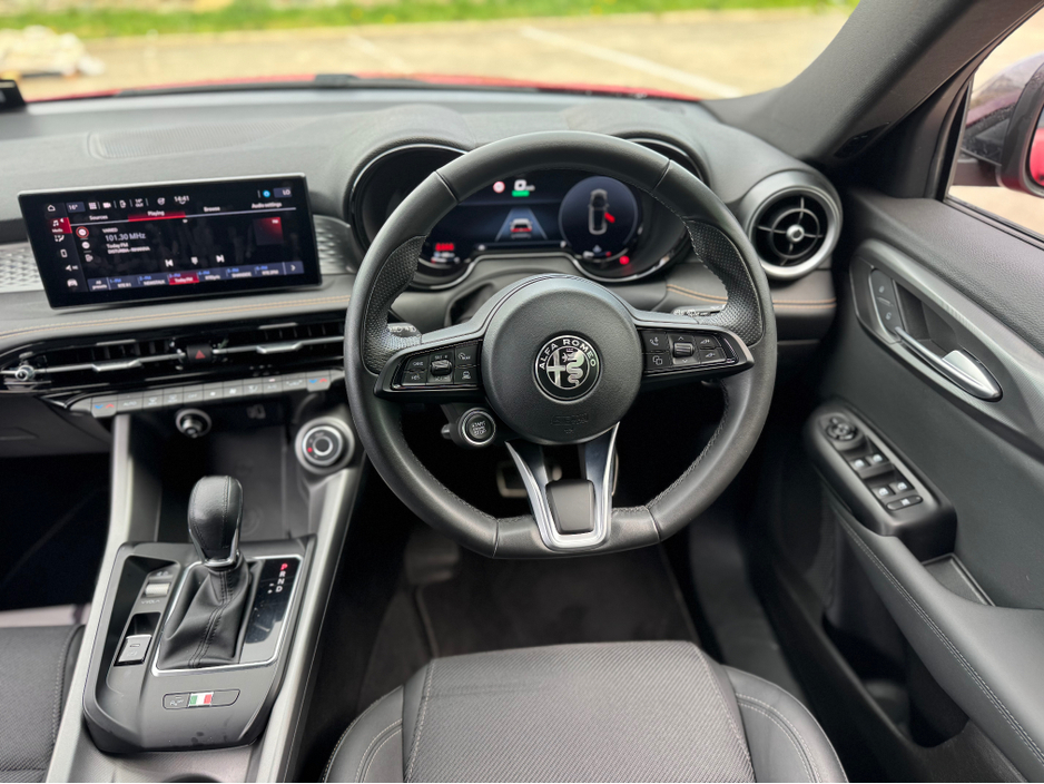 2023 Alfa Romeo Tonale - image 7