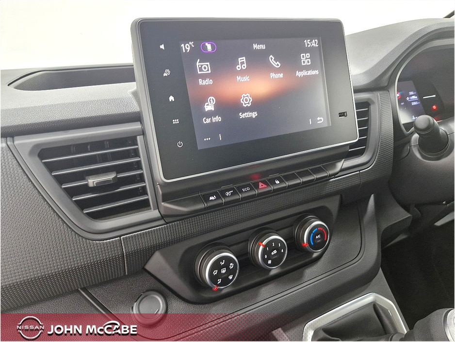 2025 Nissan Primastar - image 20